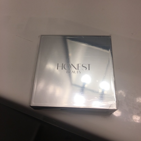 Honest beauty concealer duo in “Disappearing Dune” - Picture 4 of 4